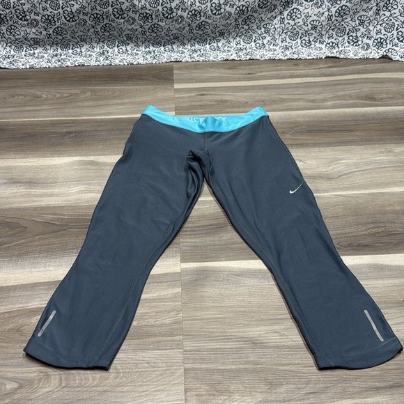 Nike gray and blue Capri leggings size medium - Picture 4 of 9